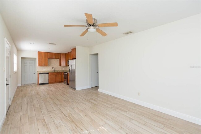 Building Photo - 3401 W San Pedro St