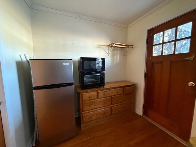 Building Photo - Studio Apt For Rent in Kuttawa Near Lake