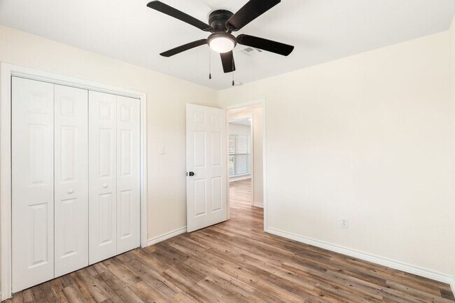 Building Photo - Recently Remodeled 3 bed, 2 bath, with 2-car Garage!