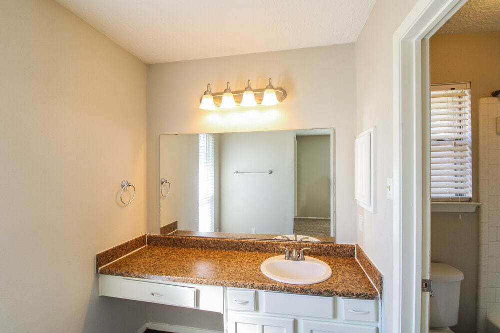 Building Photo - 242 Maybrook Dr