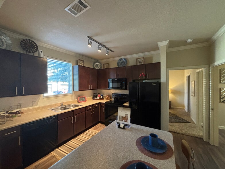 Building Photo - 1811 Medical Pkwy