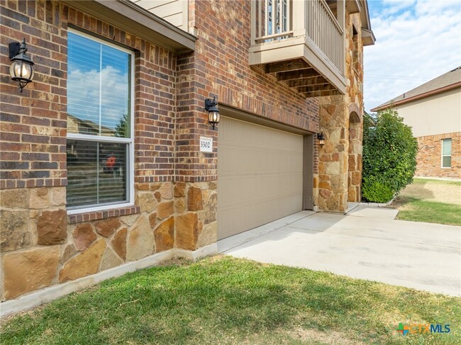 Building Photo - 3302 Lorne Dr