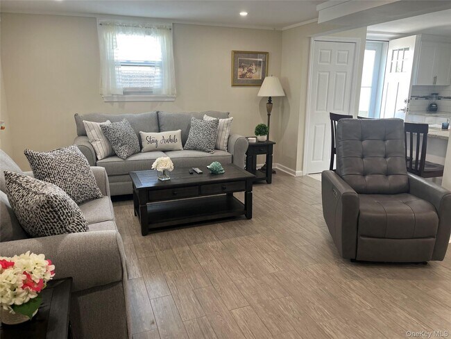 Building Photo - 321 W Walnut St