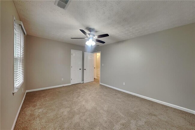 Building Photo - 1595 Thoreau Dr