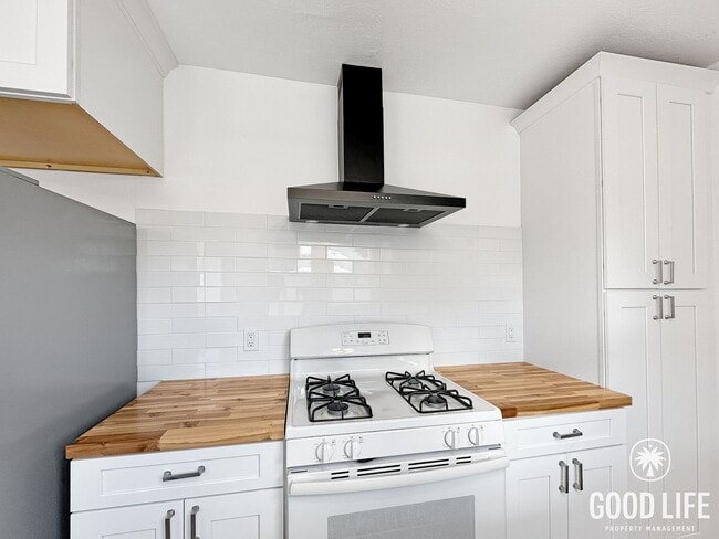 Building Photo - Charming 1BD/1BA + Studio Home in North Park with Vaulted Ceilings, Private Yard & Prime Walkable...