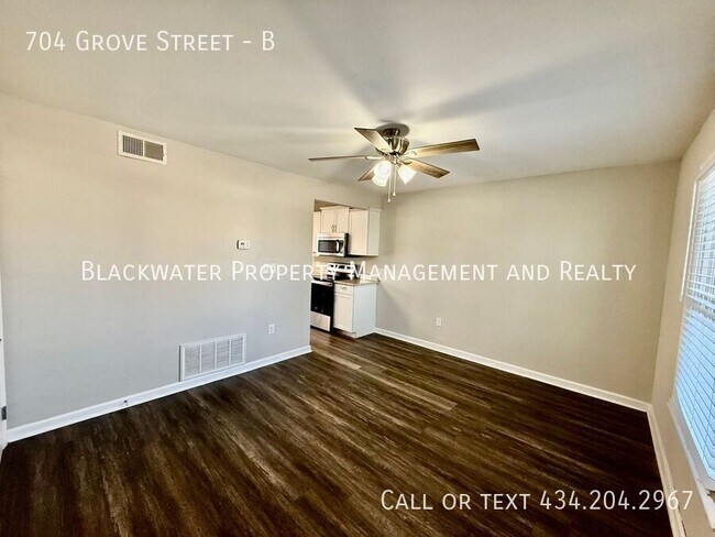 Building Photo - 704 Grove St