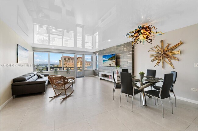 Building Photo - 3111 N Ocean Dr