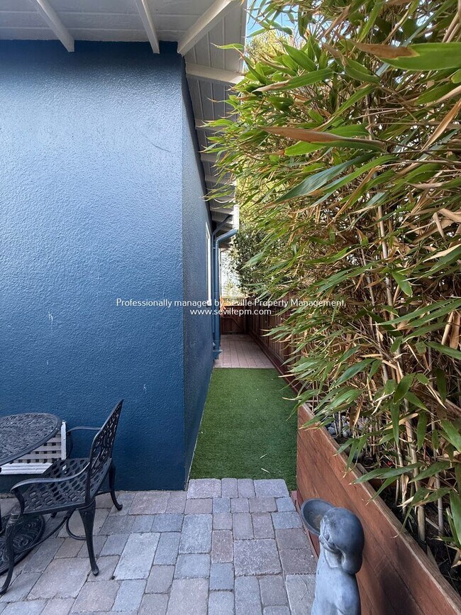 Building Photo - Charming 1920s Alameda East End  2BR+ / 1B...