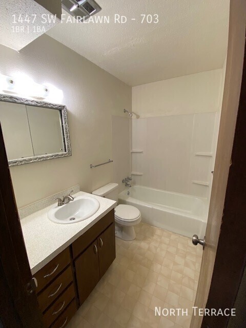 Building Photo - 1447 SW Fairlawn Rd