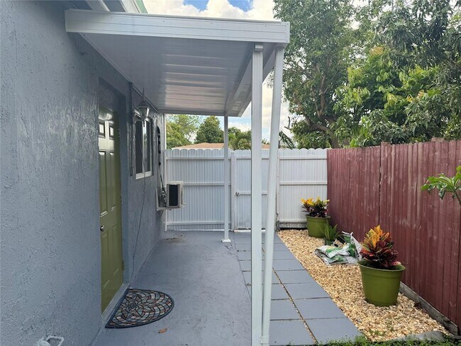 Building Photo - 6471 SW 27th Street