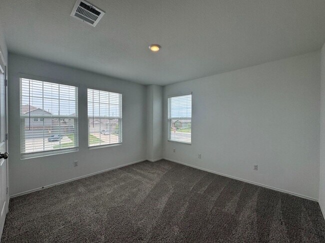 Building Photo - 208 Otter Rd