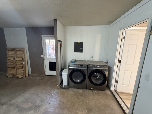 Building Photo - 4502 Jordan Ave