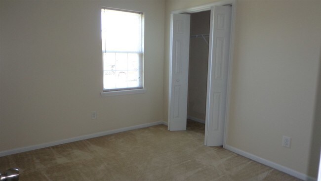 Building Photo - 121 Starkys Creek Ct