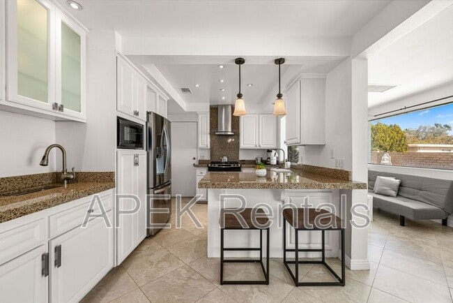 Building Photo - 2290 N Victoria Rd