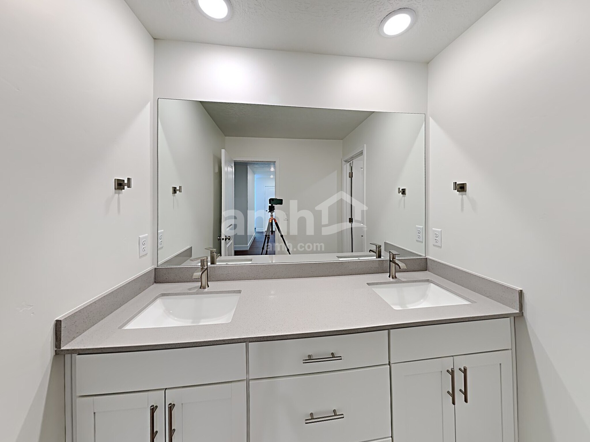 Building Photo - 6041 W Arranmore Dr