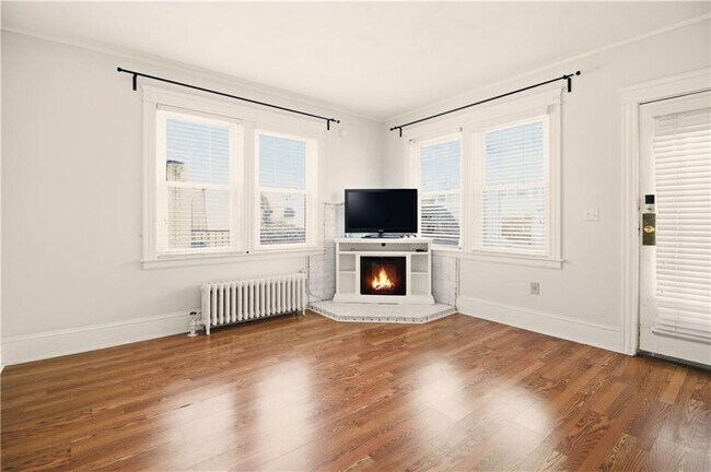 Building Photo - 334 Jastram St