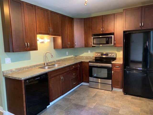 Kitchen - 1818 E 7th St