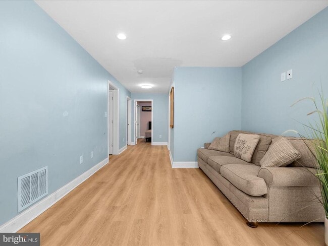 Building Photo - 1215 Holmewood Dr