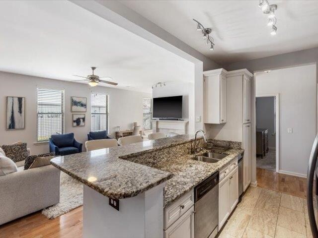 Building Photo - 580 S Main St