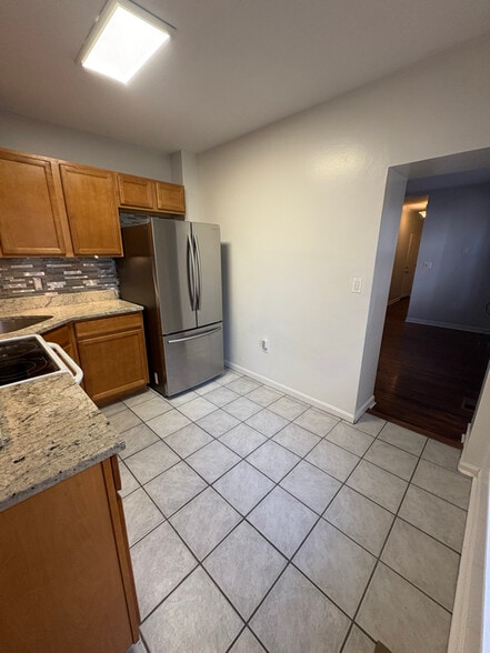 Building Photo - 5527 Pulaski Ave