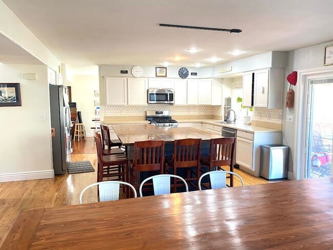 Building Photo - Beautiful 5 Bed, 4 Bath Home in D-12, Minutes from Ft. Carson, Shopping and Downtown