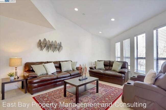 Building Photo - 2 br, 2 bath House - 39400 Albany Common #B