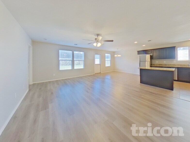 Building Photo - 9921 Amosite Dr