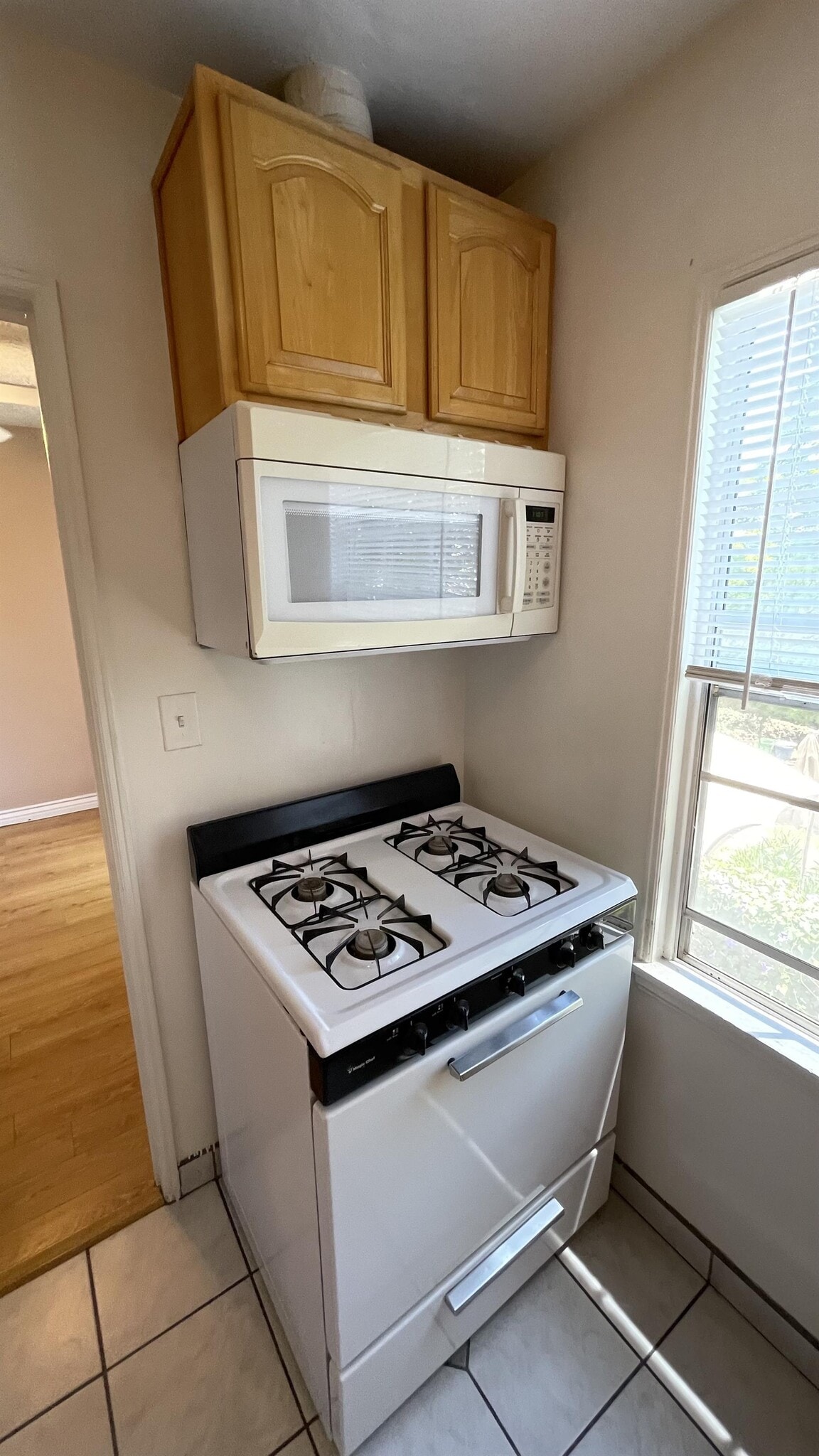 Building Photo - 410 S Sierra Madre Blvd