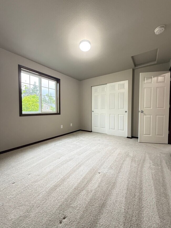 Building Photo - Modern 3BR/2.5BTH Home For Rent in Prime Marysville Location