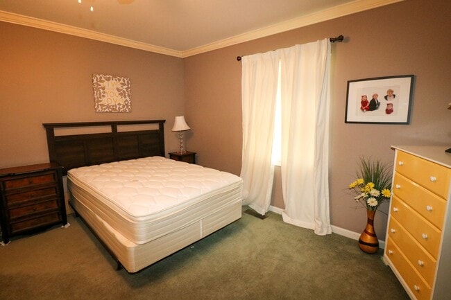 Building Photo - Wonderful Lake Home