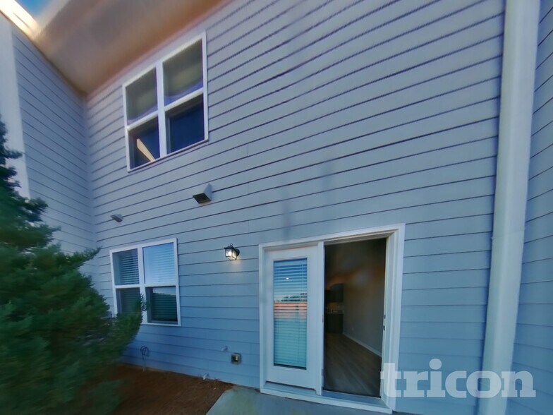 Building Photo - 11940 Fuller St