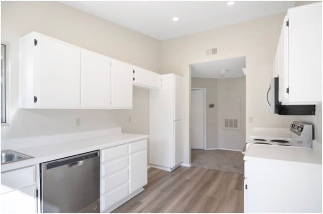 Building Photo - SPECTACULAR OCEAN CLOSE CONDO!!!!