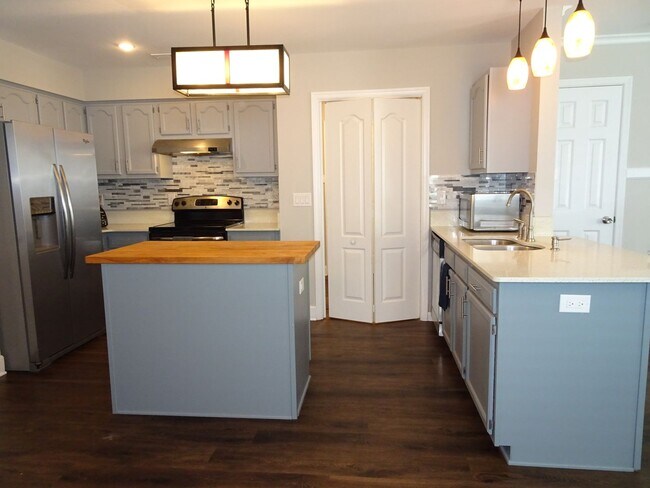Building Photo - 3 Bedroom 2.5 Bath Single Family Home for Rent in Penniman East
