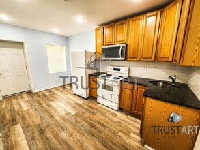 Building Photo - 1933 Colonial St