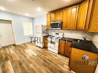 Building Photo - 1933 Colonial St