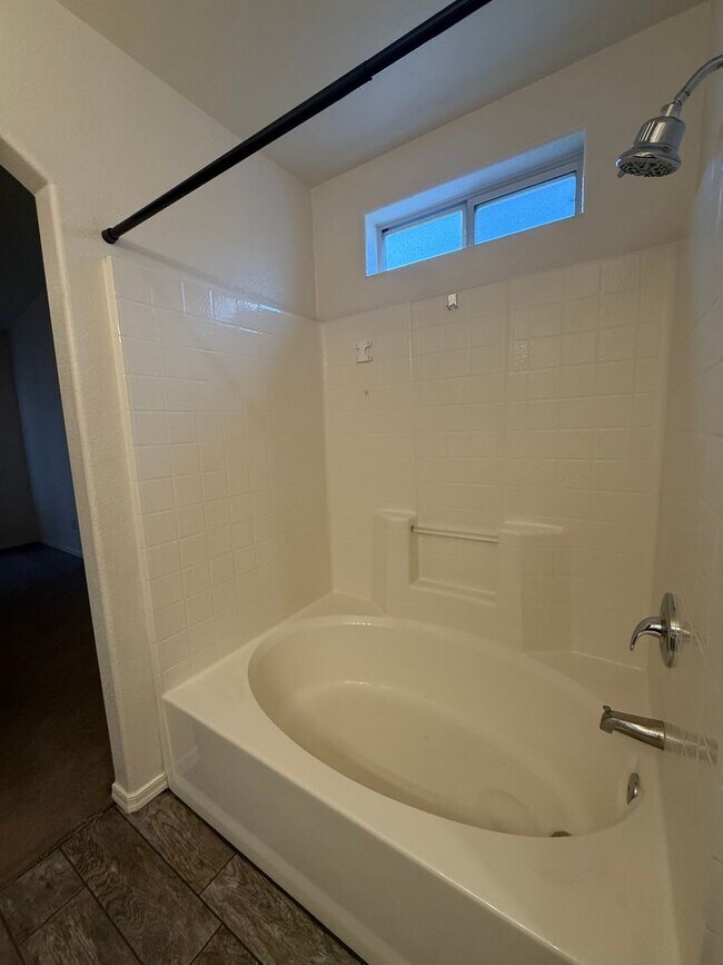 Building Photo - 3BR 2 Ba Beautiful Home at Bullhead Parkway w/3 Door Boat Deep Garage