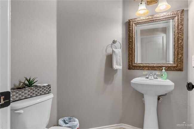 Building Photo - 29 Nicole Dr