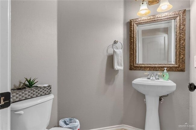 Building Photo - 30 Nicole Dr