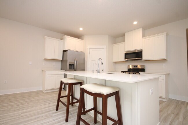 Building Photo - Don’t Miss This 4BR Avalon Home — Modern Interior, Open Floor Plan & Access to Pool, Volleyball &...