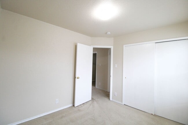 Building Photo - 16130 Branching Oaks