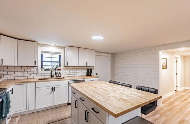 Building Photo - NEWLY REMODELED 3 BED 2 BATH HOME IN REXBURG