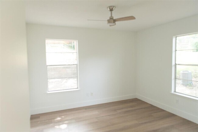 Building Photo - 3101 Matador Dr