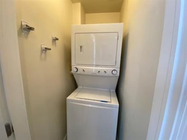 Building Photo - 1734 W 35th St