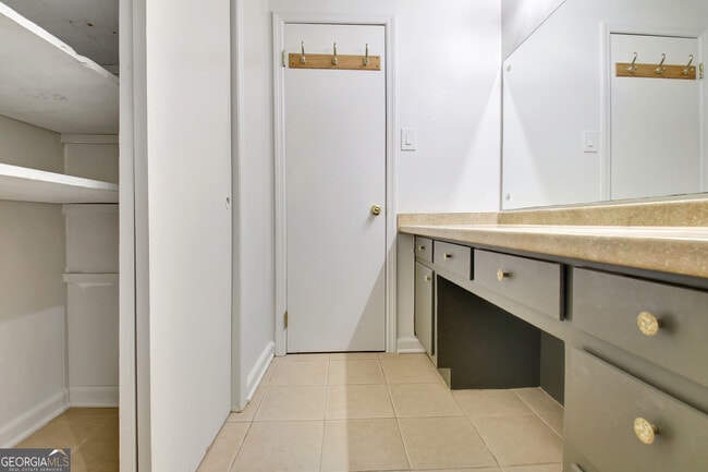 Building Photo - 500 Circle Dr