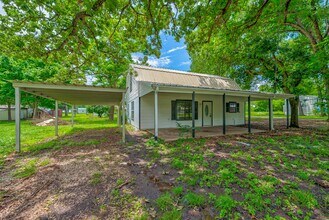 Building Photo - 428 Lakewood Dr
