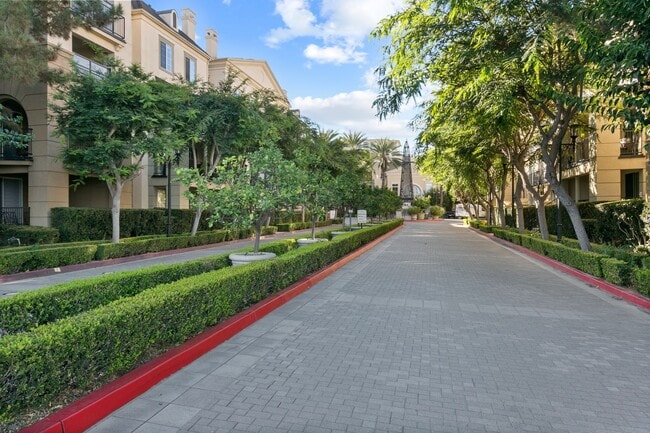 Building Photo - Irvine 2 Bed, 2 Bath With Amenities!!