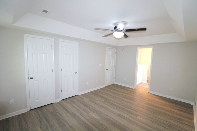 Building Photo - Fully Remodeled 3 Bedroom home with a garage!