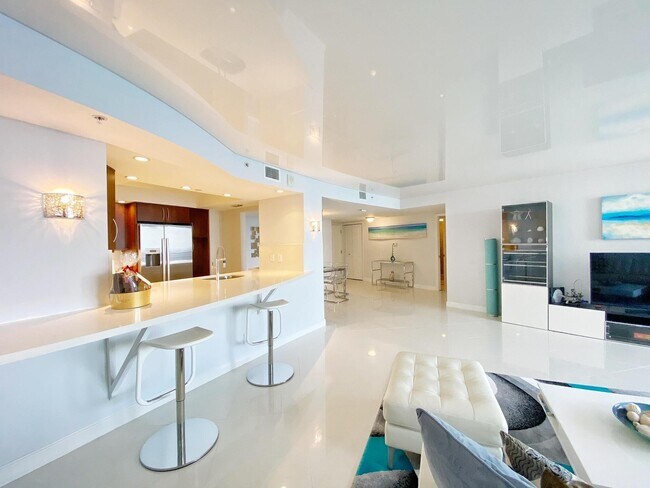 Building Photo - 3000 N Ocean Dr