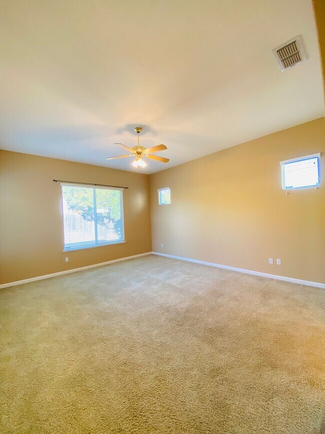 Building Photo - 9565 Stone Springs Dr