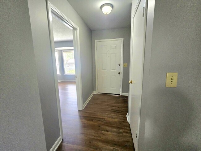 Building Photo - 204 Centennial Dr